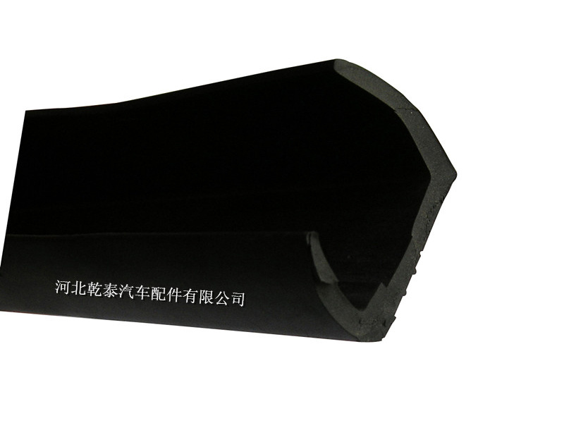 Deep-channel sealing profile with folded edges 3001.8 · QP-072