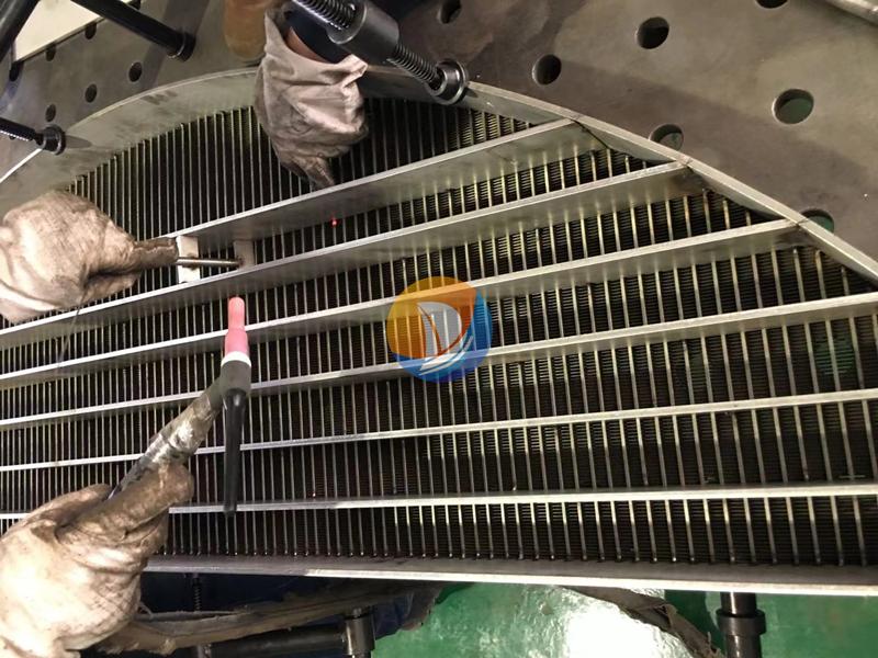 Circular sieve plate with support ribs · AP-095