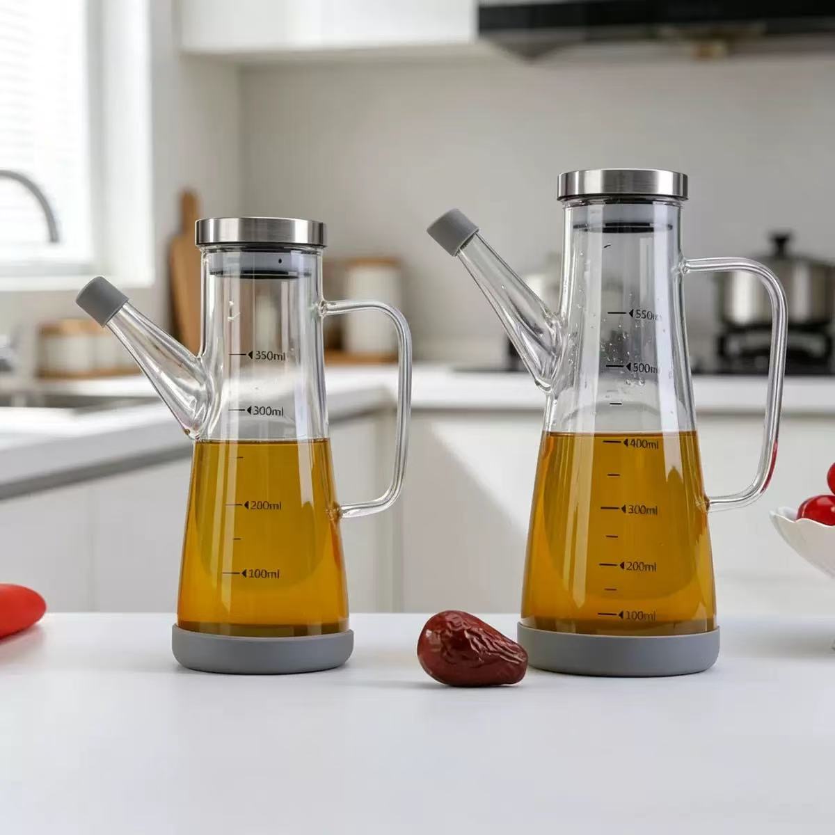 Cylindrical glass oil pot with angled spout · HJ-047