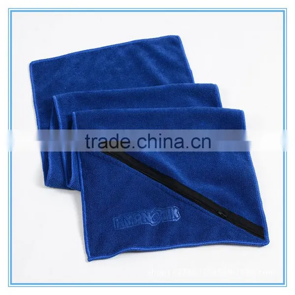 Gym towel with diagonal zipped pocket · GY-077
