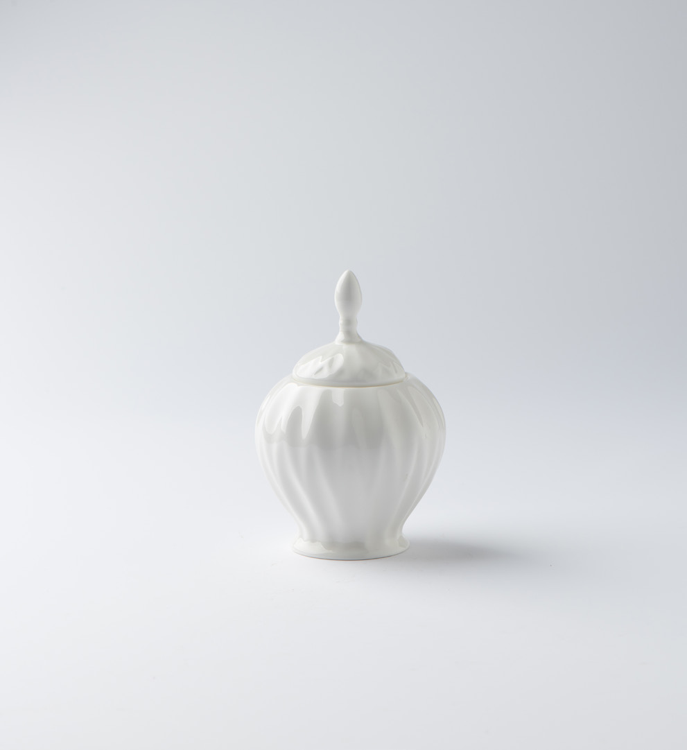 Fluted sugar jar with pointed finial · TS-035