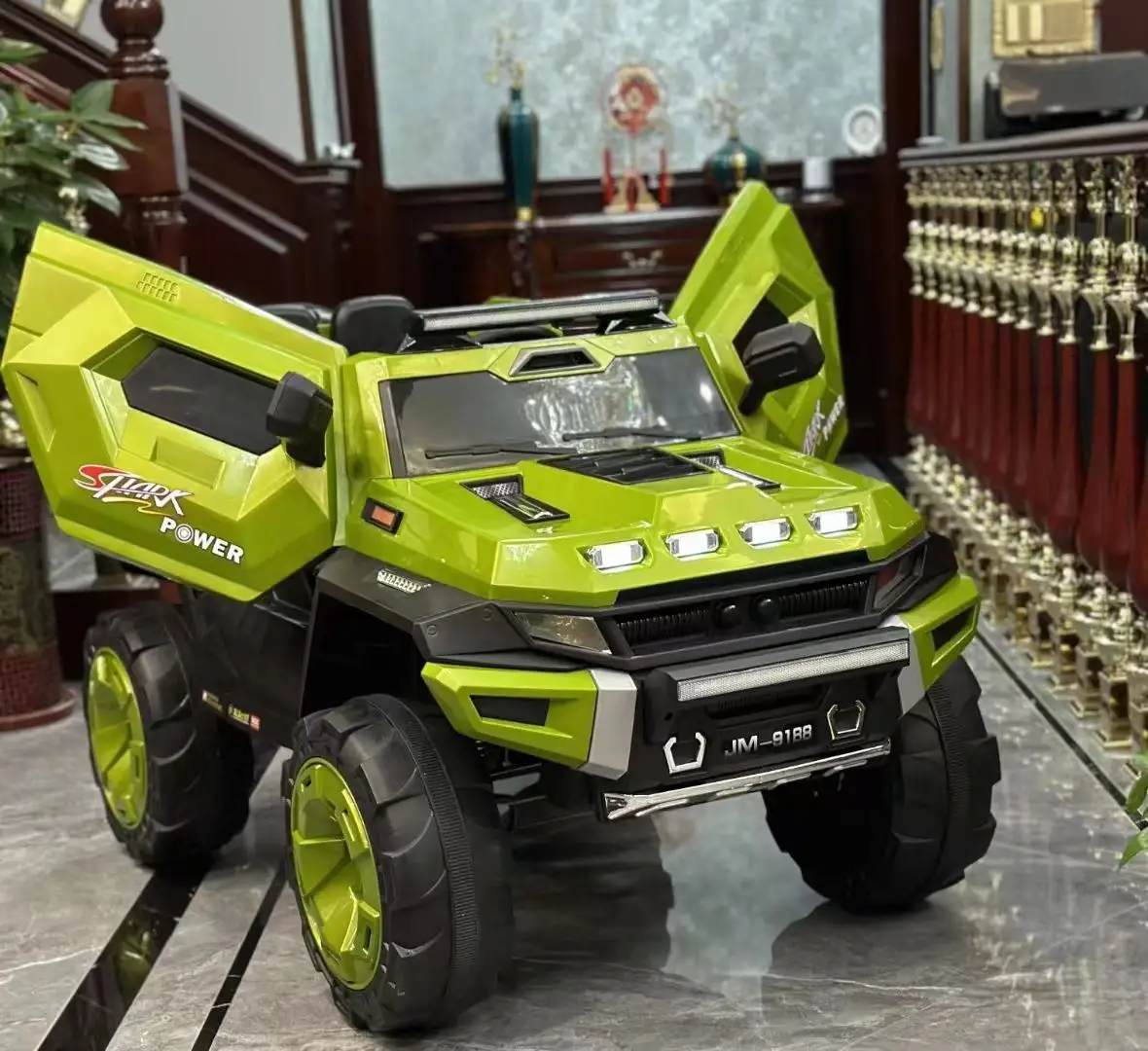 Box-body electric off-road toy with upward-opening side doors A079 · PX-048