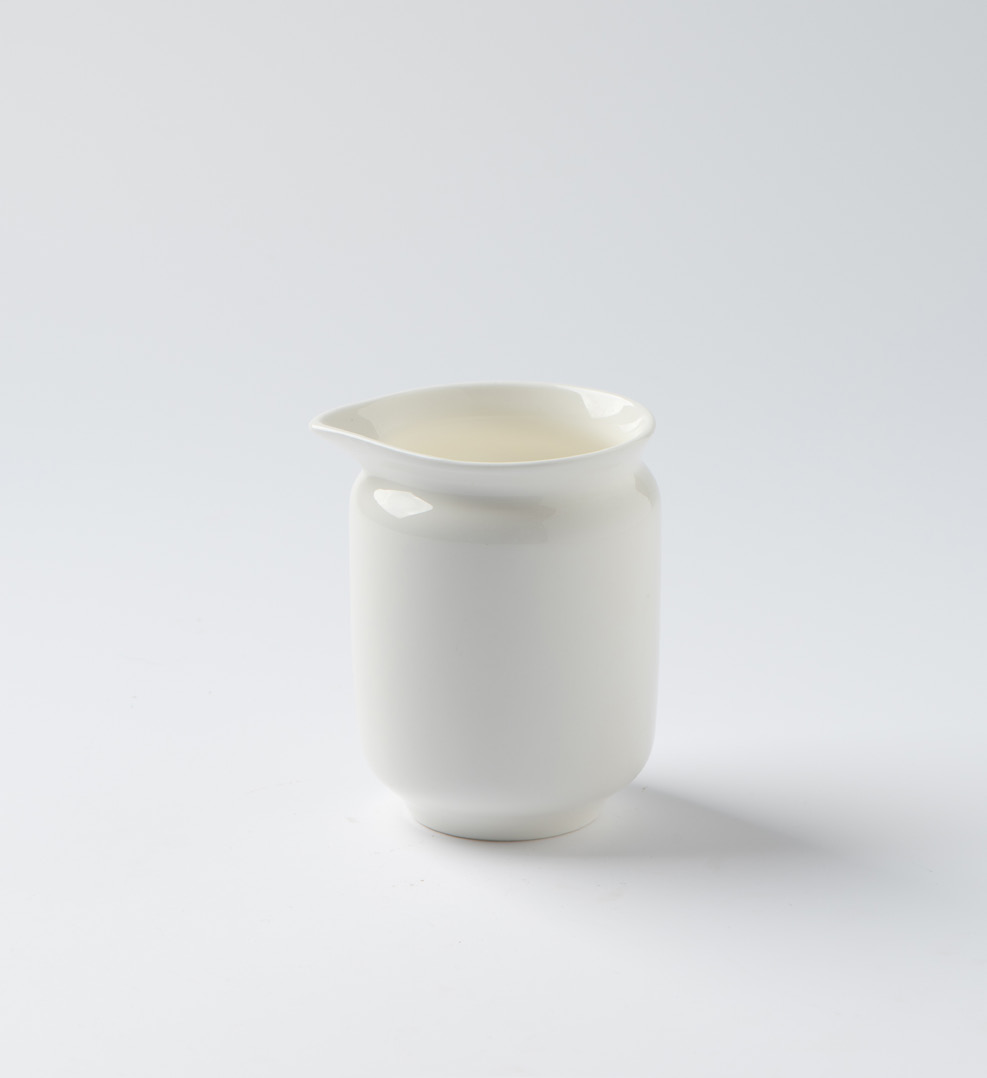 Handleless tea pourer with pouring lip · TS-066