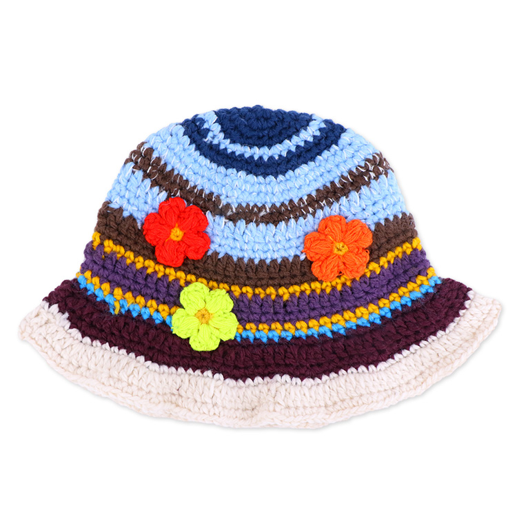 Crochet bucket hat with flowers and wavy brim · FS-097
