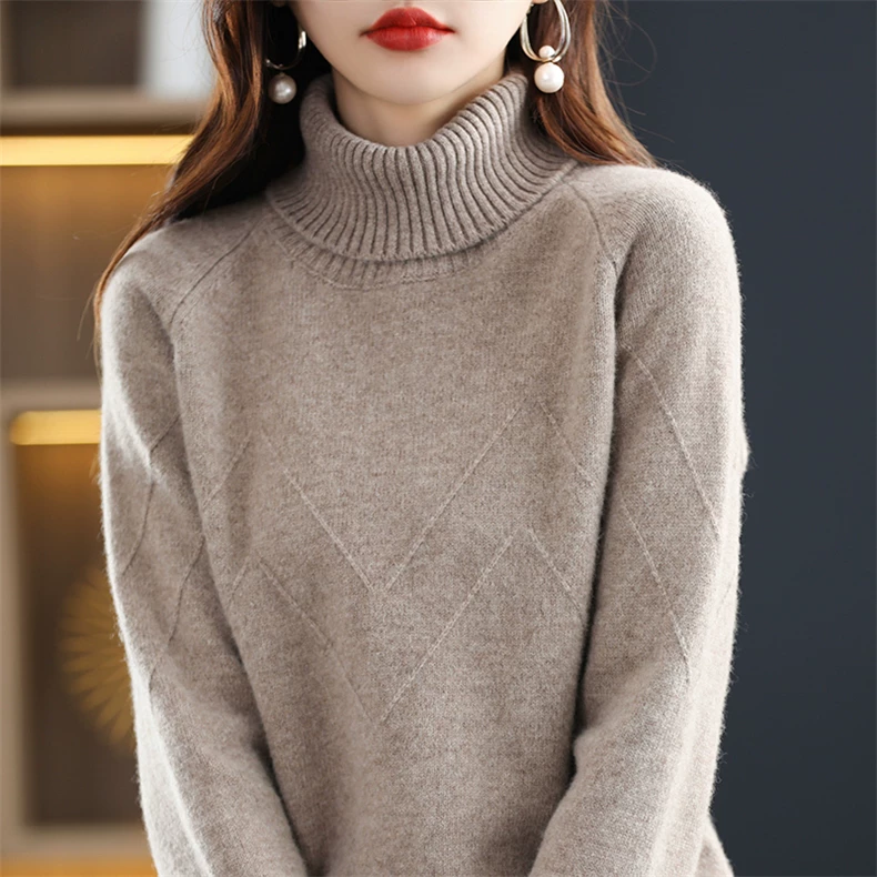 Wide high-neck pullover with diagonal diamond texture · QH-101