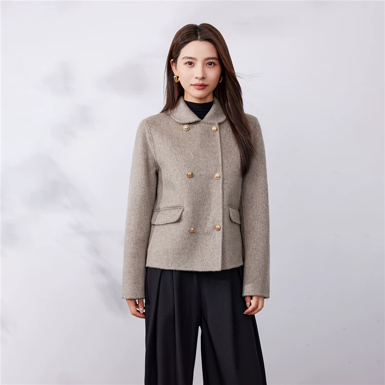Double-breasted jacket with small collar and patch pockets · QH-044