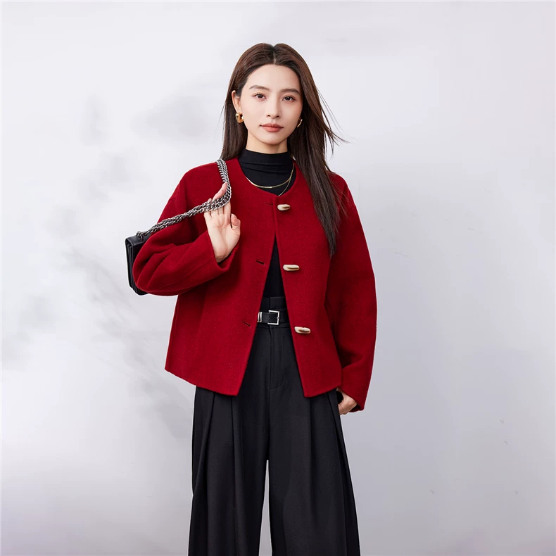 Short stand-collar jacket with toggle closures · QH-042