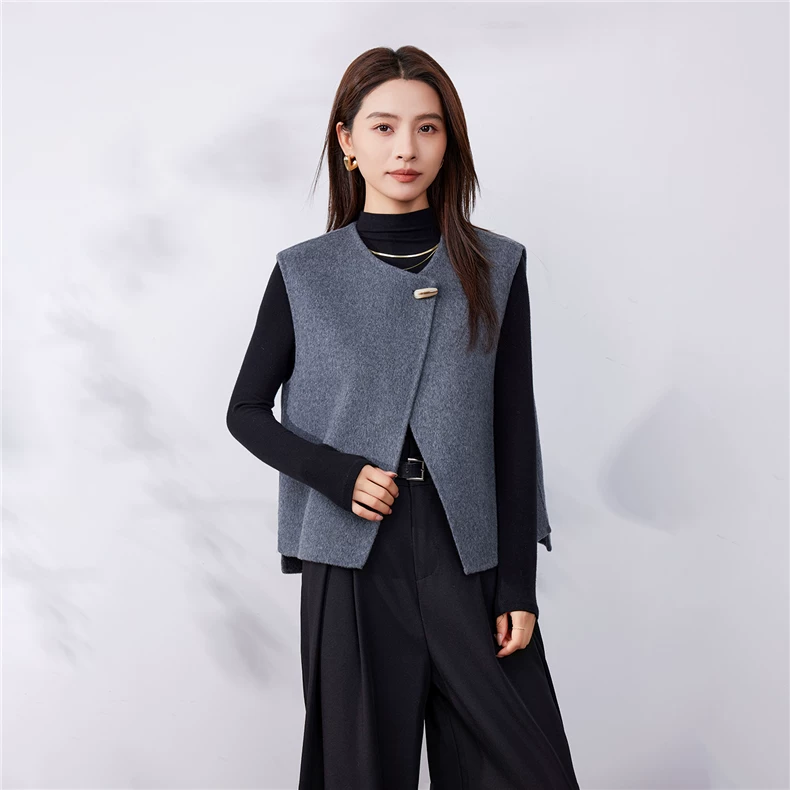 Wool-look vest with offset round-neck front · QH-041