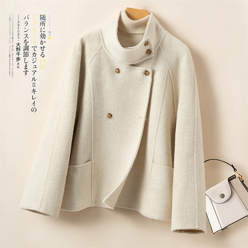 Short double-breasted coat with overlapping high collar · QH-054