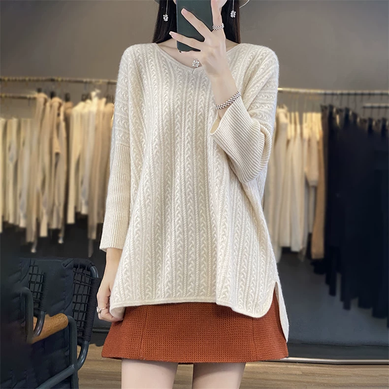 Cable-knit pullover with side slits and curved hem · QH-035