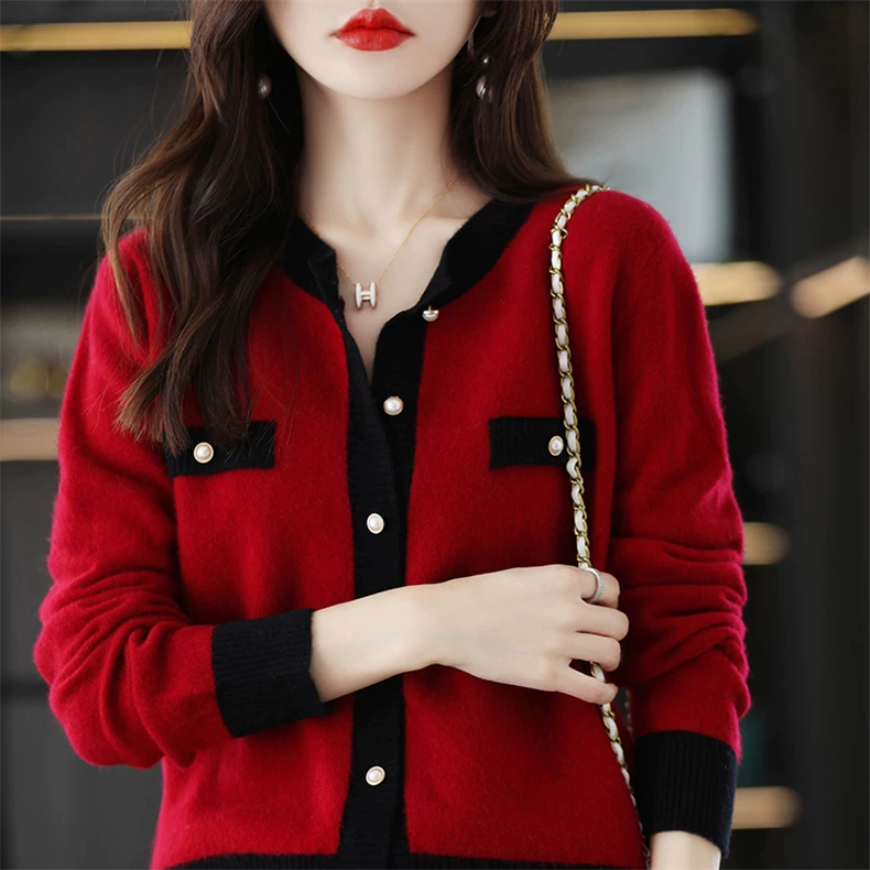 Knit cardigan with contrast placket and two chest pockets · QH-087