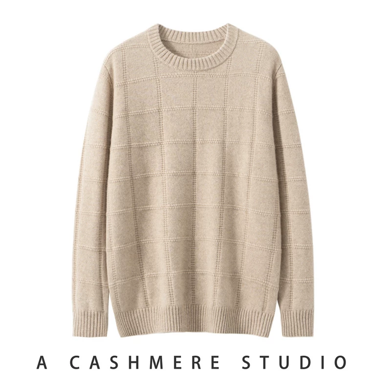 Crew-neck pullover with large relief checks · QH-072