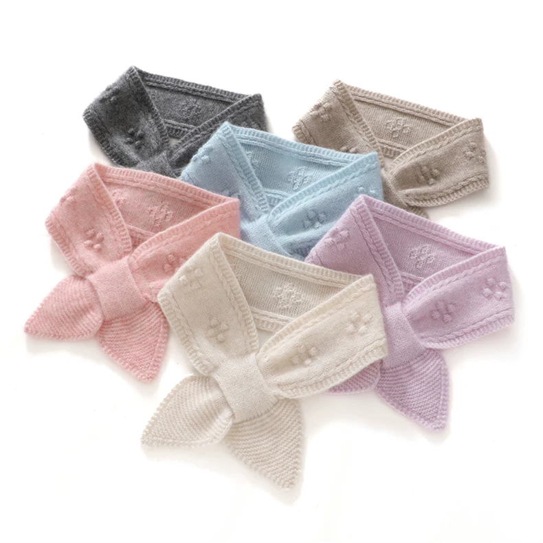 Short pull-through knitted scarf · QH-088