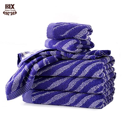Yarn-dyed jacquard towel with scalloped edge · GY-050