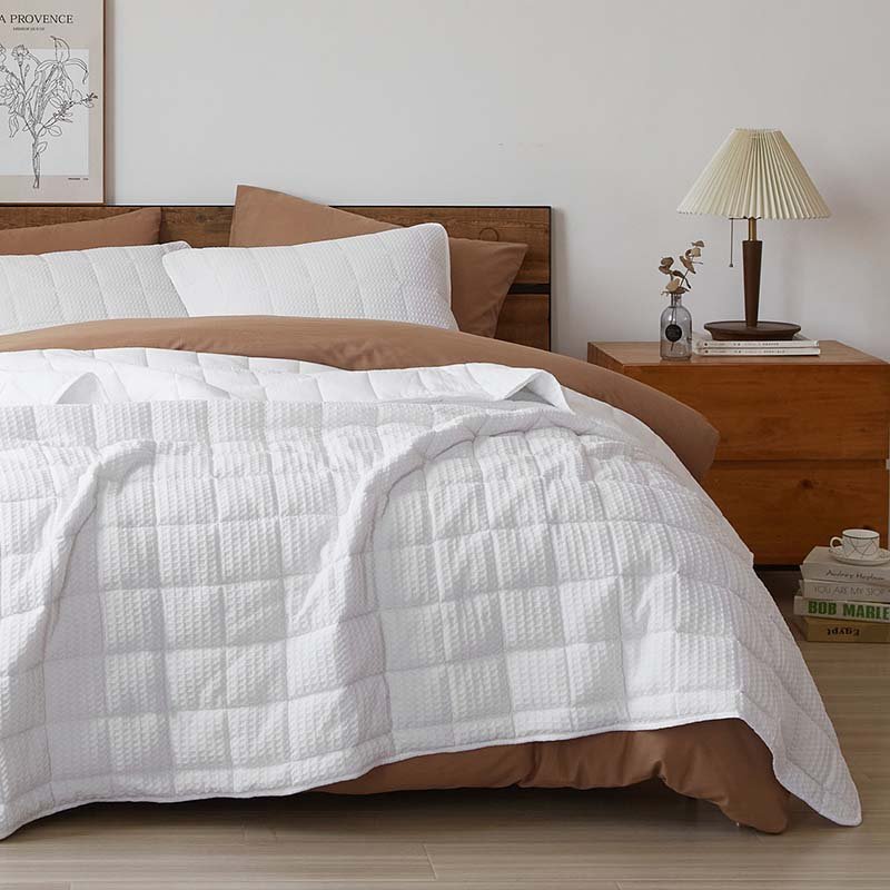 Waffle coverlet with square quilting · GY-042