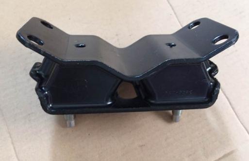 Crossmember engine mount with twin blocks 12371-66080 · QP-017