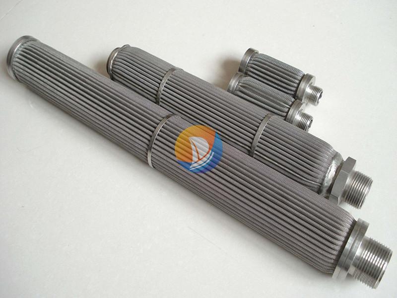 Pleated filter cylinder with threaded connector · AP-039