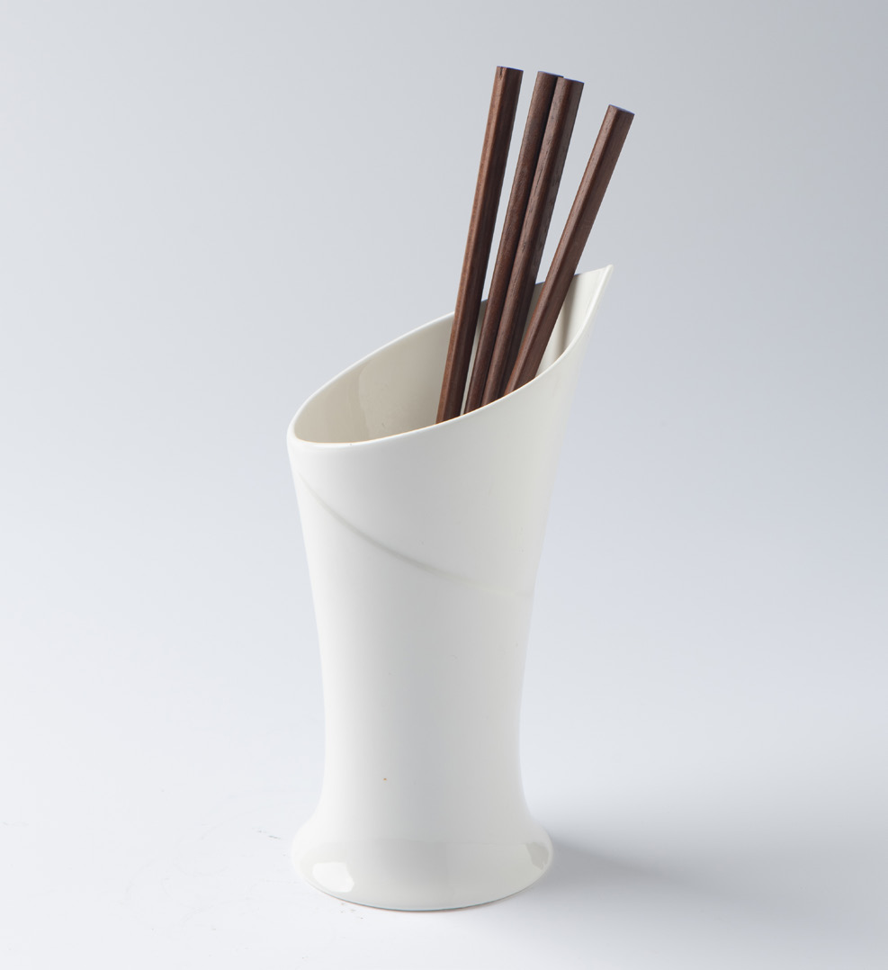 Porcelain chopstick holder with torch-like angled rim · TS-102