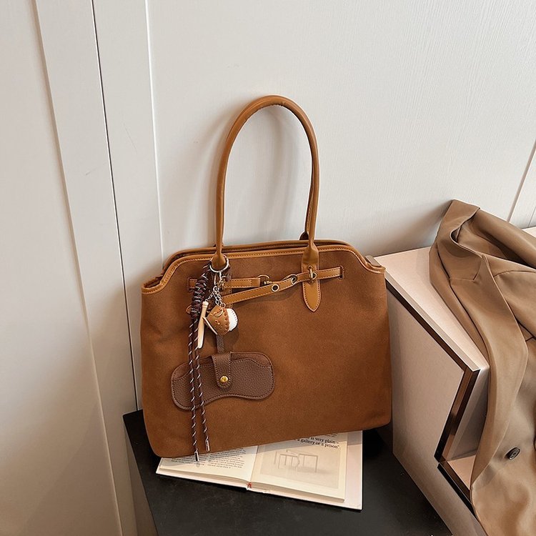 High-arched-handle handbag with front strap · BG-060