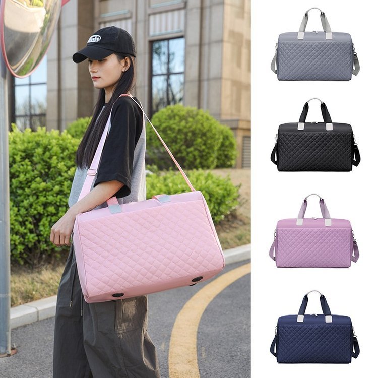 Rectangular travel bag with square quilting · BG-087
