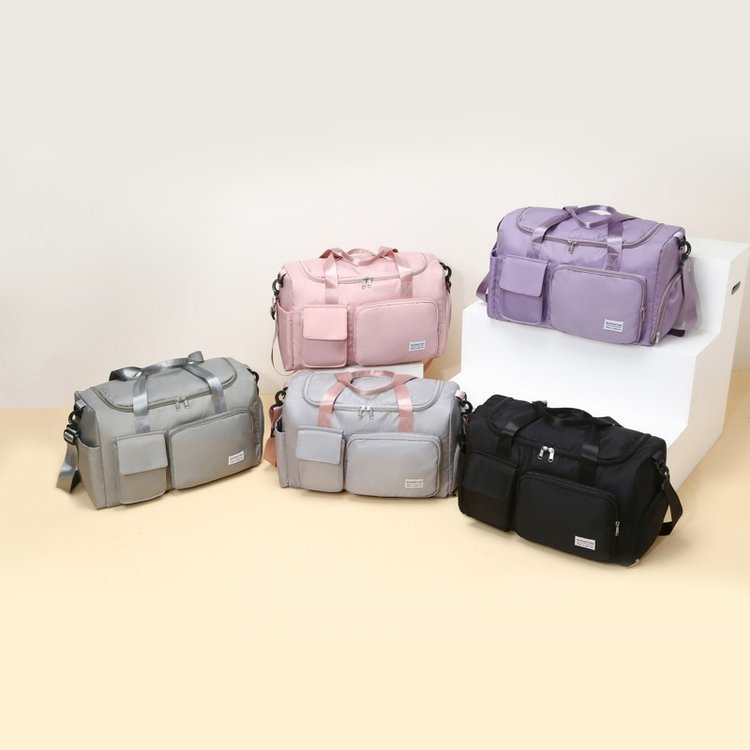 Soft weekender with multiple patch pockets · BG-083