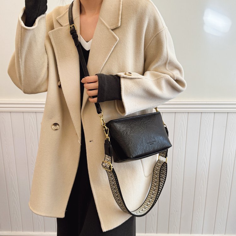 Small straight-flap bag with broad woven strap · BG-069