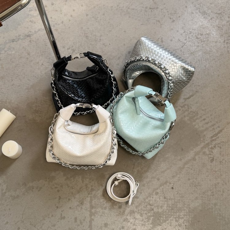 Gathered-top chain bag with round handle opening · BG-031