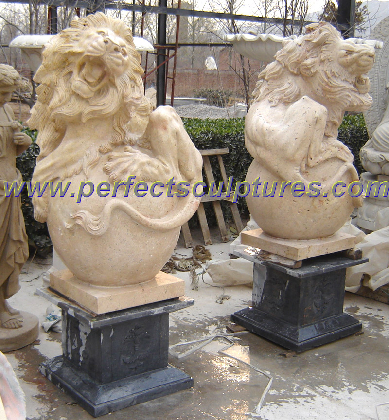 Roaring lion on ball stone statue · SY-D065